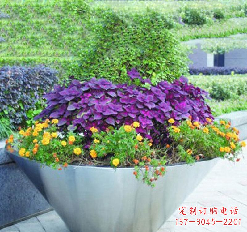 内江不锈钢花盆雕塑艺术之美