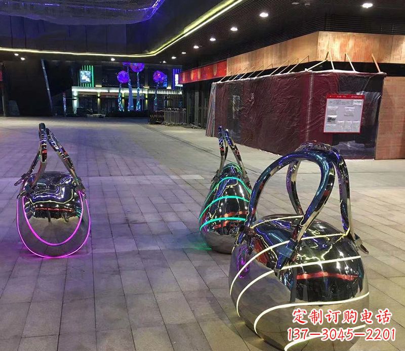内江不锈钢手提包雕塑精美艺术品