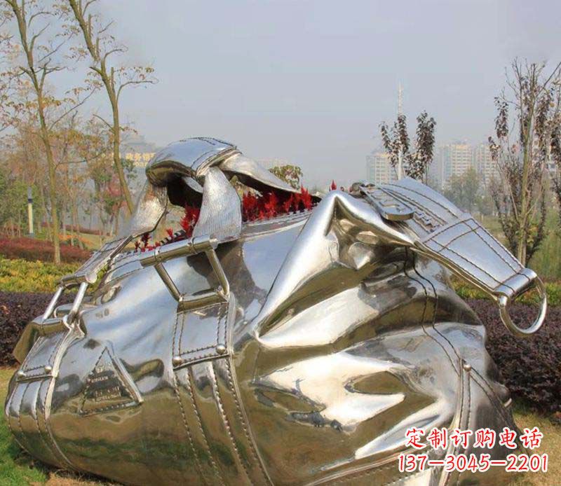 内江精美不锈钢手提包雕塑