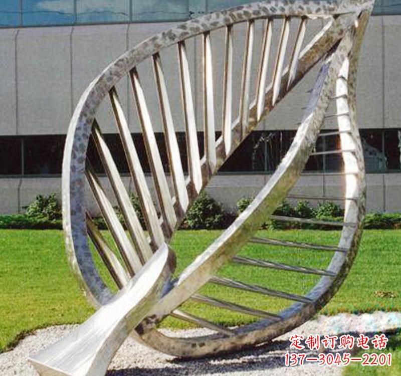 内江不锈钢树叶镂空景观雕塑精美而古朴