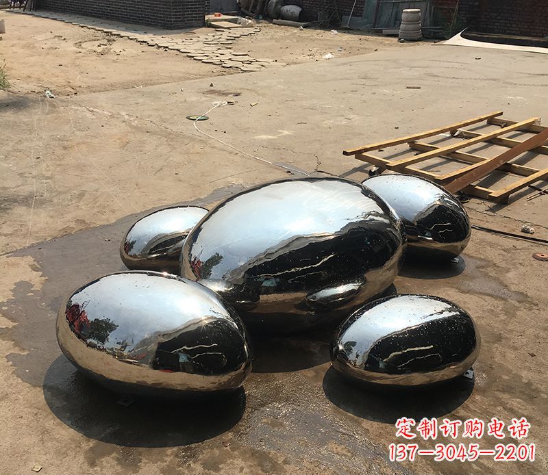 内江不锈钢水滴雕塑给景观增添独特魅力