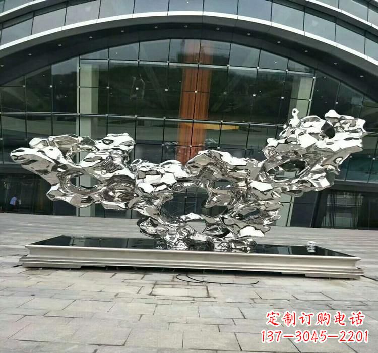 内江灵动的太湖石雕塑