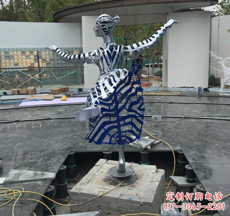 内江不锈钢女孩——精美雕塑