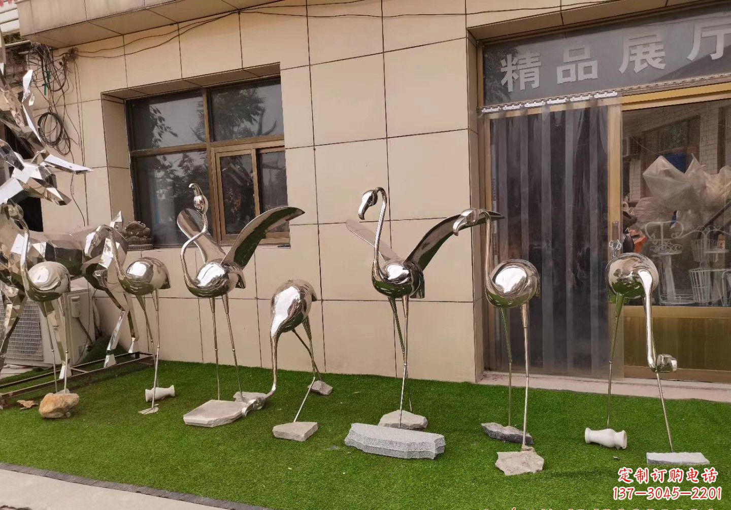 内江不锈钢仙鹤景观雕塑精美雕塑展现优美的仙鹤之美