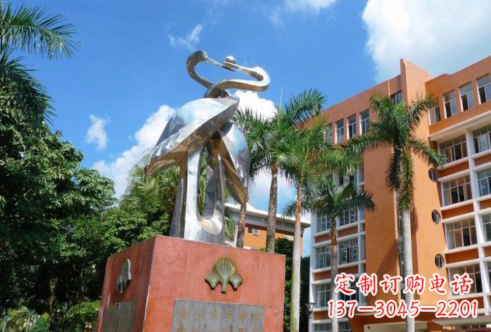 内江不锈钢仙鹤雕塑美丽而神秘