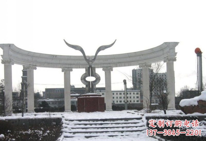 内江雄鹰展翅——一件精美的不锈钢雕塑