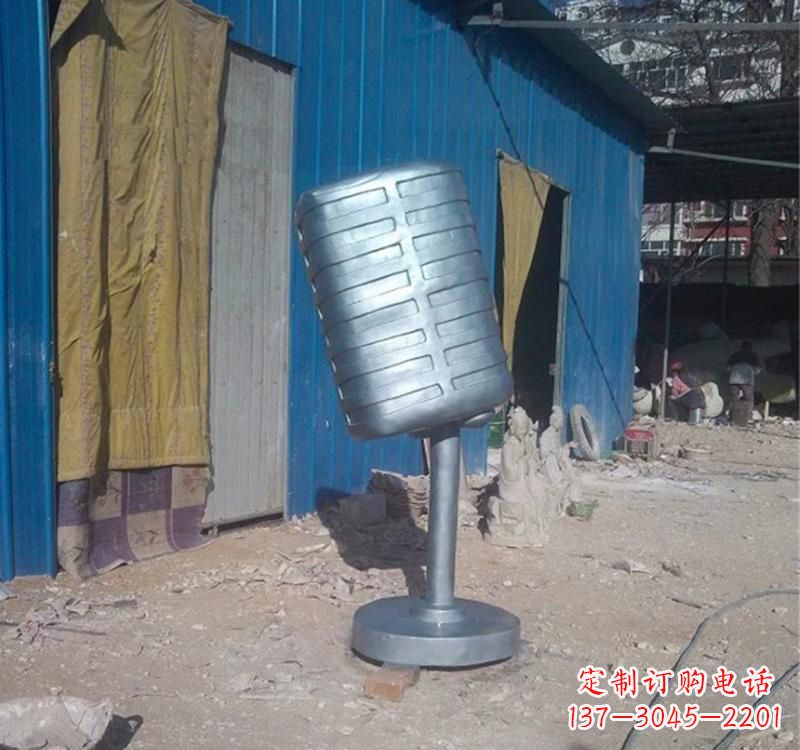内江不锈钢艺术话筒雕塑——传承精神文化