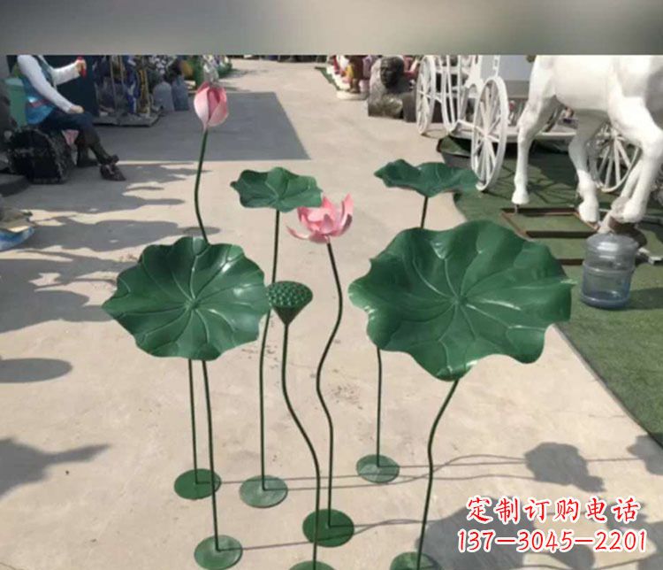 内江不锈钢荷花雕塑象征着美丽的永恒