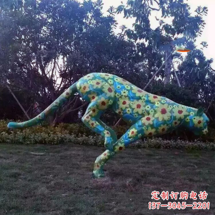 内江玻璃钢彩绘豹子雕塑艺术与自然的完美结合