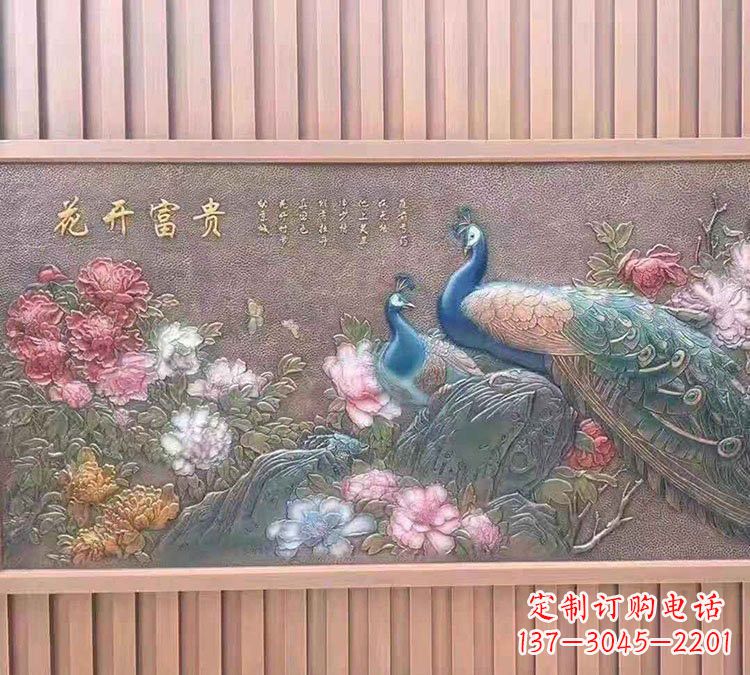 内江锻铜孔雀雕塑——精致而神奇的艺术品