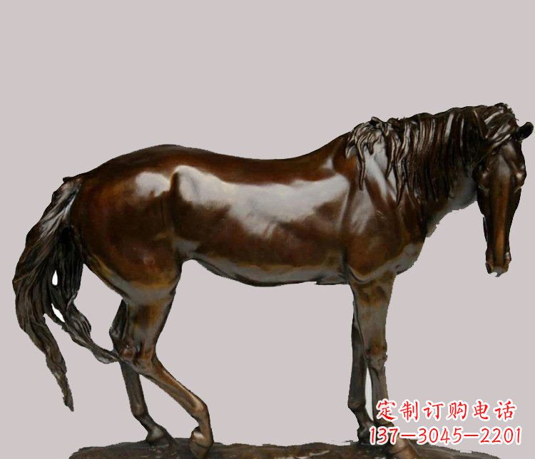 内江草原上的动物雕塑