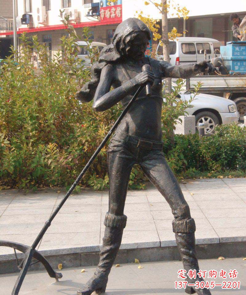 内江女性雕塑传递着深情的愿望