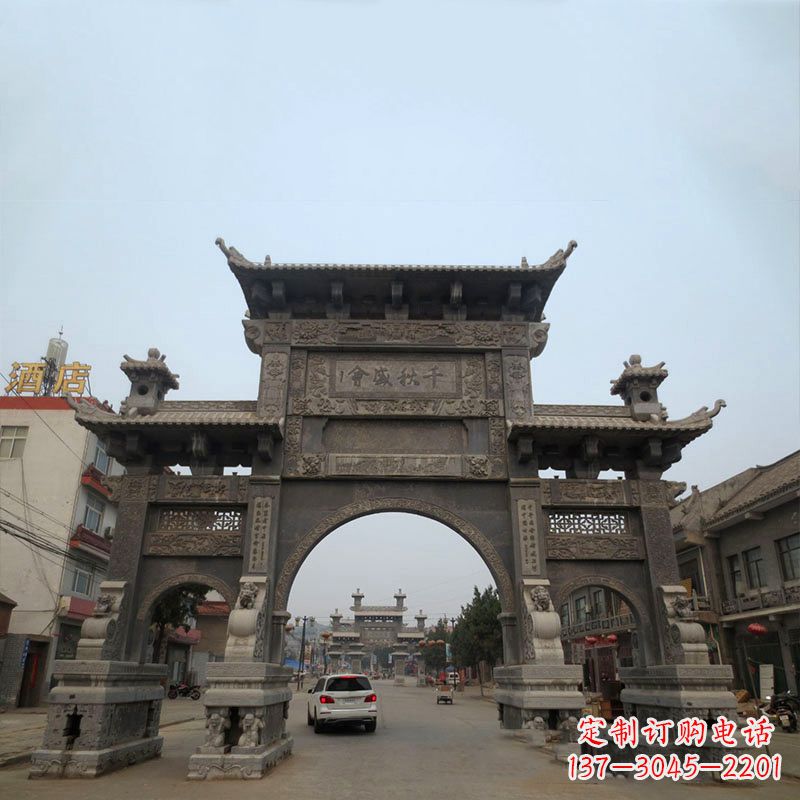 内江城市街道仿古三门石雕牌楼