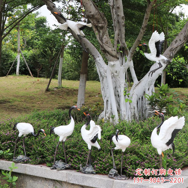 内江美丽的仙鹤雕塑