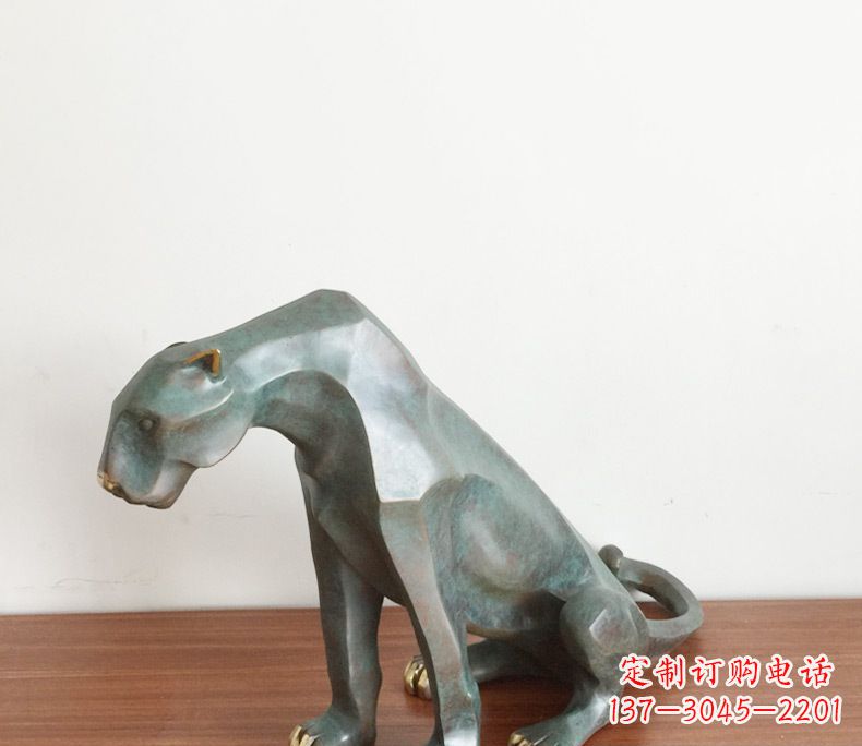 内江绚丽多彩的豹子动物铜雕