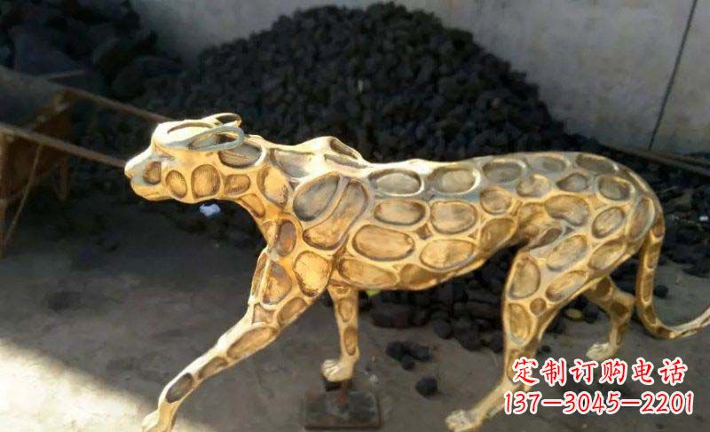 内江雄健的豹雕塑
