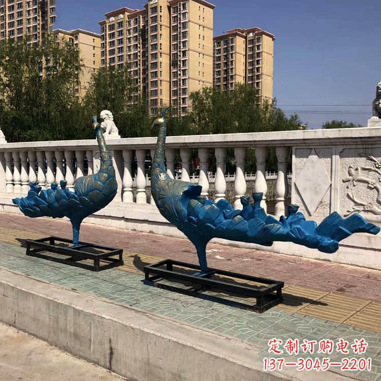 内江珠翠集精美孔雀雕塑