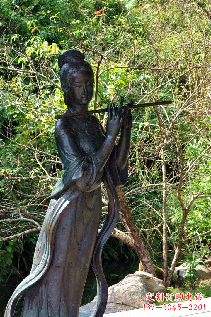 内江吹笛子的古代美女铜雕