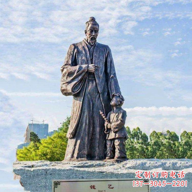 内江纯铜钱乙雕像传承历史的象征