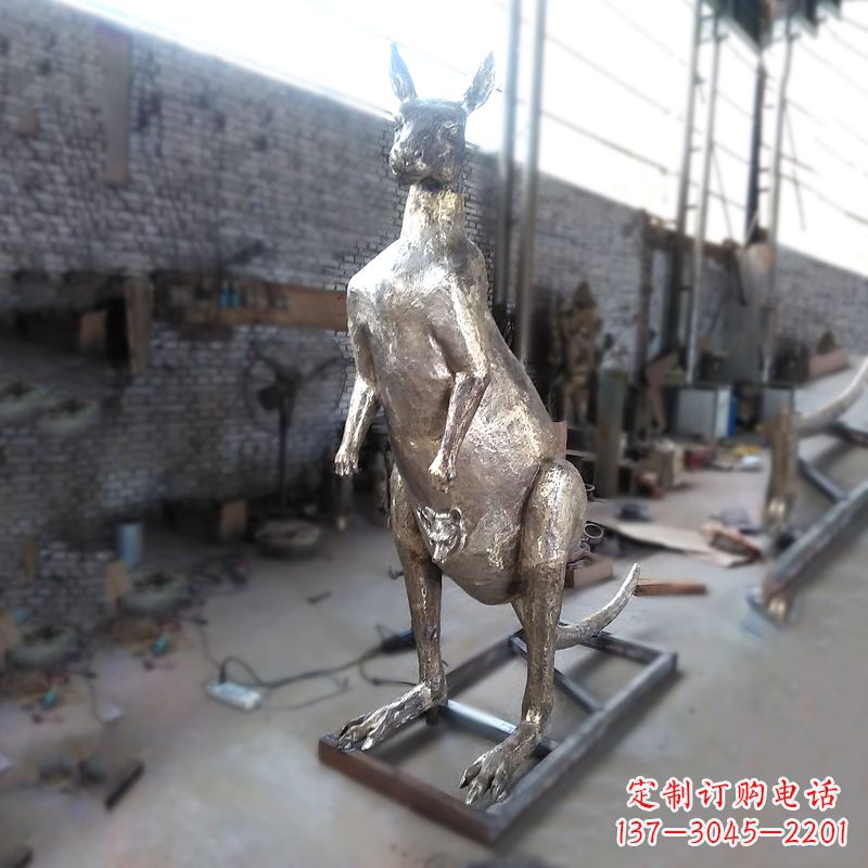 内江纯铜铸造的袋鼠雕塑
