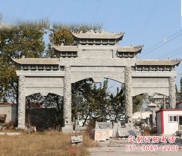 内江村镇门口的石雕牌坊展现精湛工艺