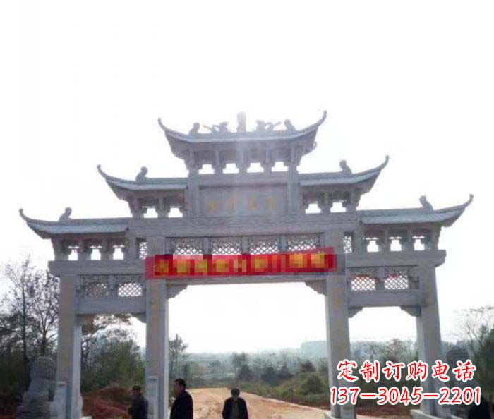 内江三门石雕牌楼古老而精美的雕塑