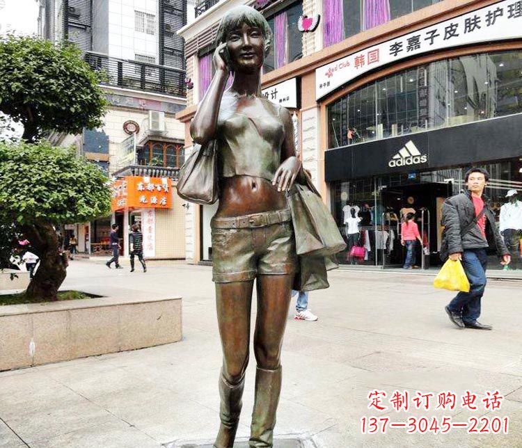 内江打电话逛街的女孩铜雕