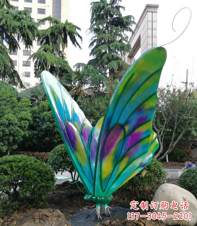 内江华丽璀璨的蝴蝶彩绘雕塑