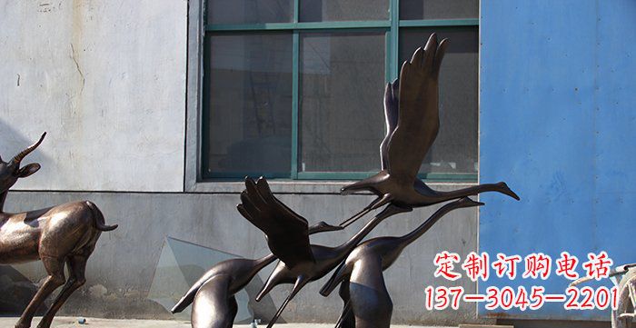 内江大雁飞翔铸铜动物铜雕