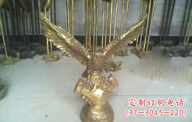 内江大展宏图老鹰铜雕展现雄鹰的威严和气势