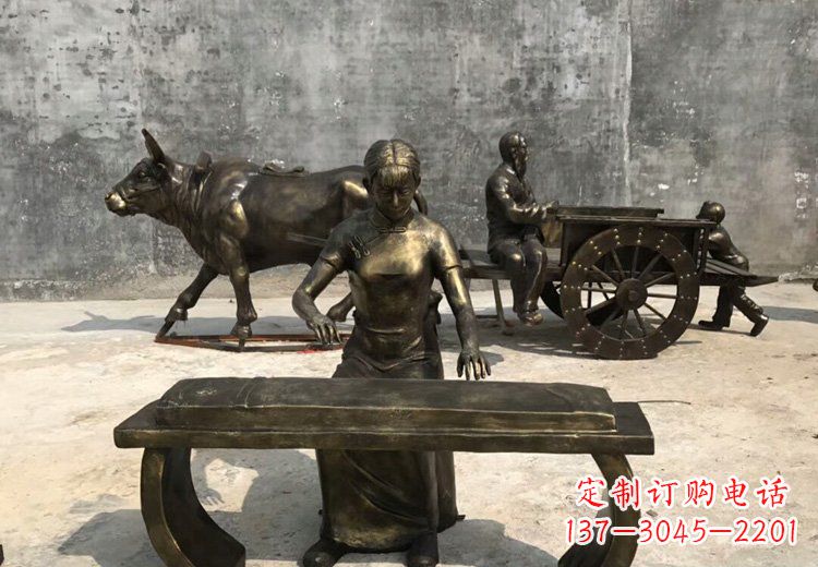 内江弹古筝的美女铜雕