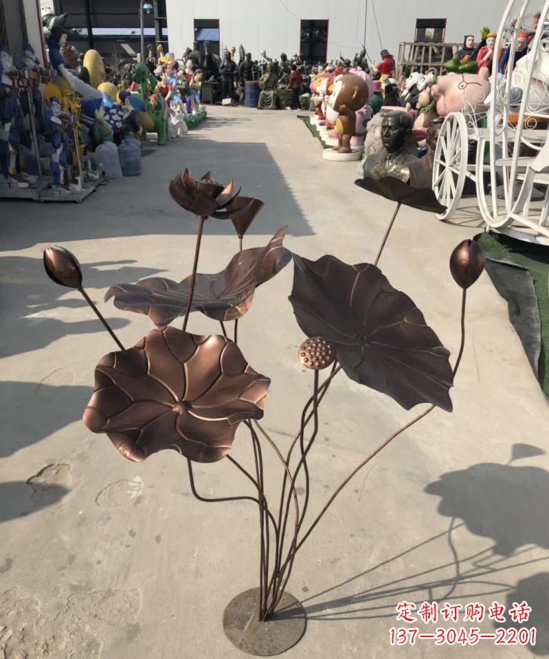内江精美锻铜荷花雕塑