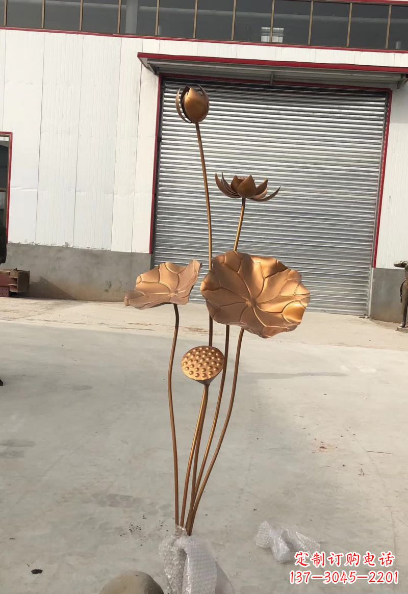 内江古典锻铜荷花雕塑