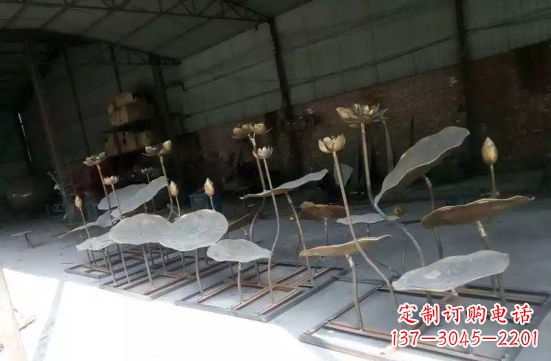 内江精美锻铜荷花荷叶雕塑