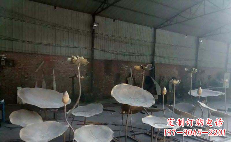 内江锻铜荷叶荷花广场景观雕塑