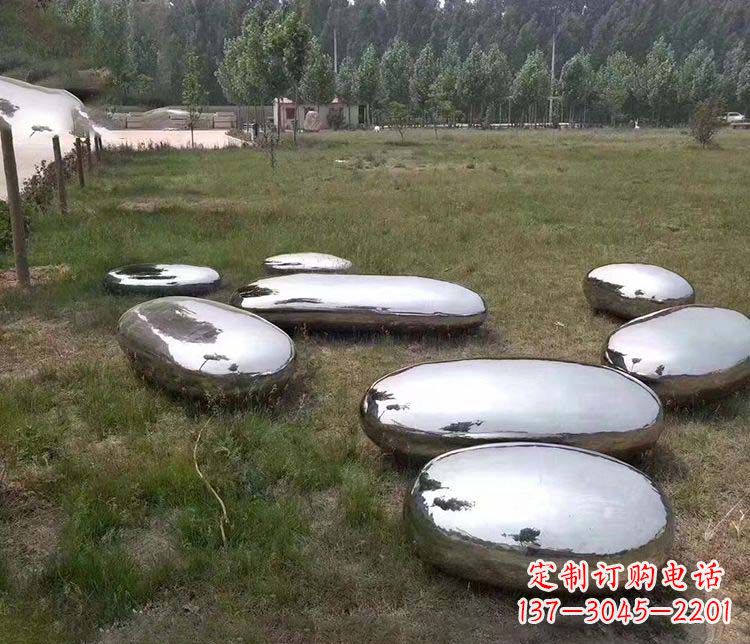 内江抽象镜面不锈钢鹅卵石雕塑
