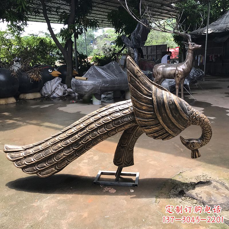 内江仿铜玻璃钢孔雀雕塑