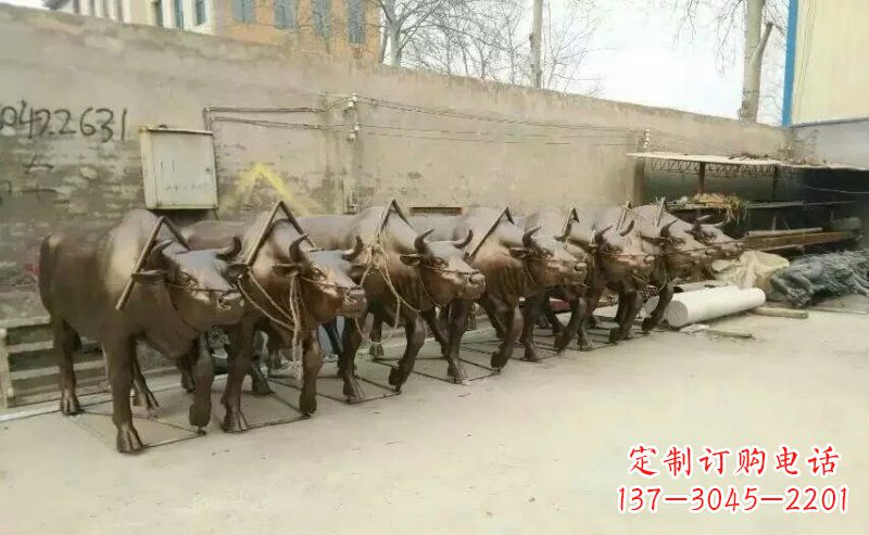 内江仿铜牛玻璃钢动物雕塑