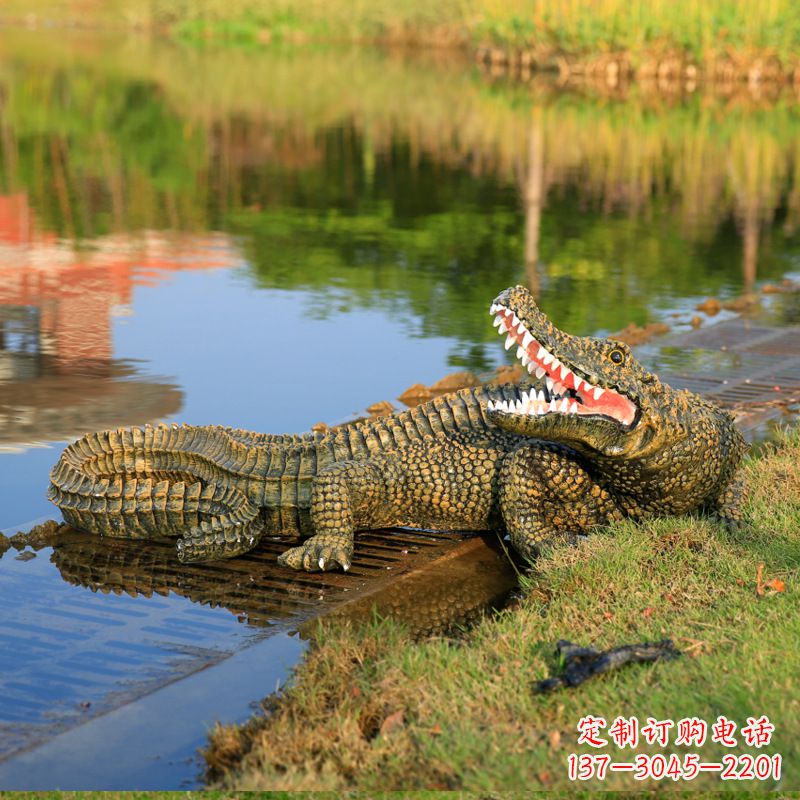 内江仿真鳄鱼雕塑湿地公园水塘水景动物摆件