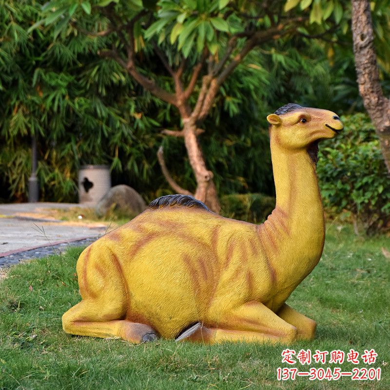 内江仿真爬卧的骆驼雕塑-公园草坪动物摆件