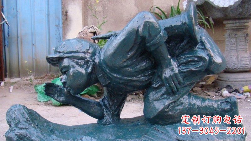 内江传统文化符号——小红军冲锋号雕塑