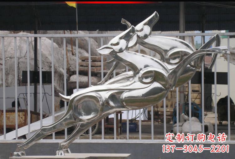 内江梅花鹿不锈钢高光大型雕塑