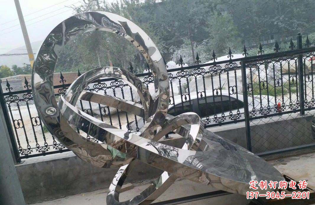 内江宁静湖畔,圆环景观雕塑助公园璀璨