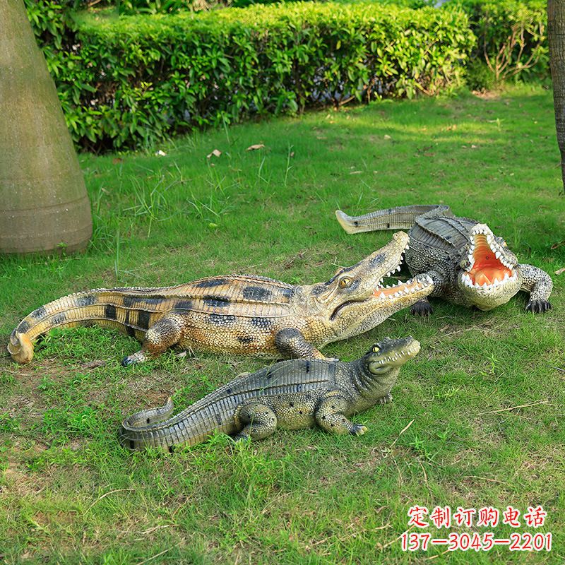 内江公园草地鳄鱼仿真动物雕塑