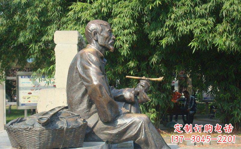 内江公园抽袋烟的老人小品铜雕