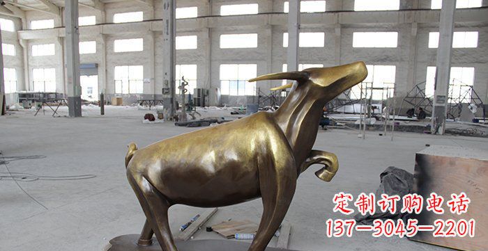 内江铜制华丽小牛动物雕塑