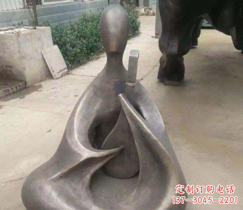 内江抽象景观弹琵琶铜雕