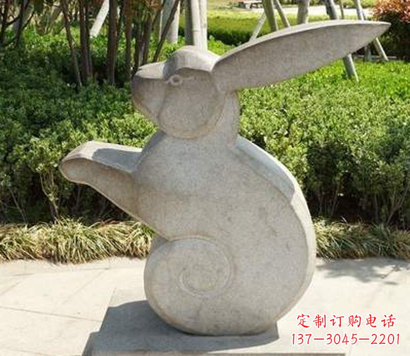 内江公园兔子雕塑,营造可爱的氛围