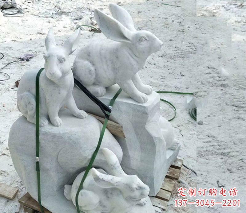 内江活泼可爱的兔子雕塑