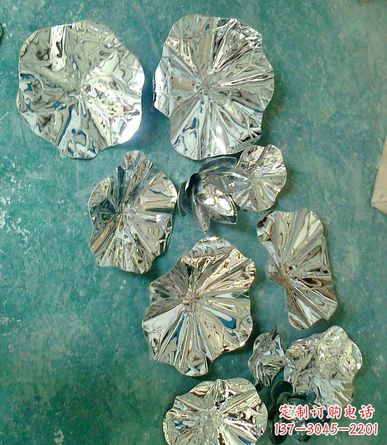 内江精致锻铜荷叶造型雕塑